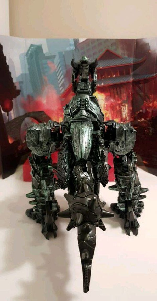 Studio Series Leader Class Grimlock In Hand Photos  05 (5 of 21)